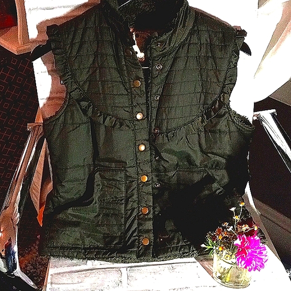 Free People Jackets & Blazers - EUC: FREE PEOPLE; Lined Sherpa Vest.